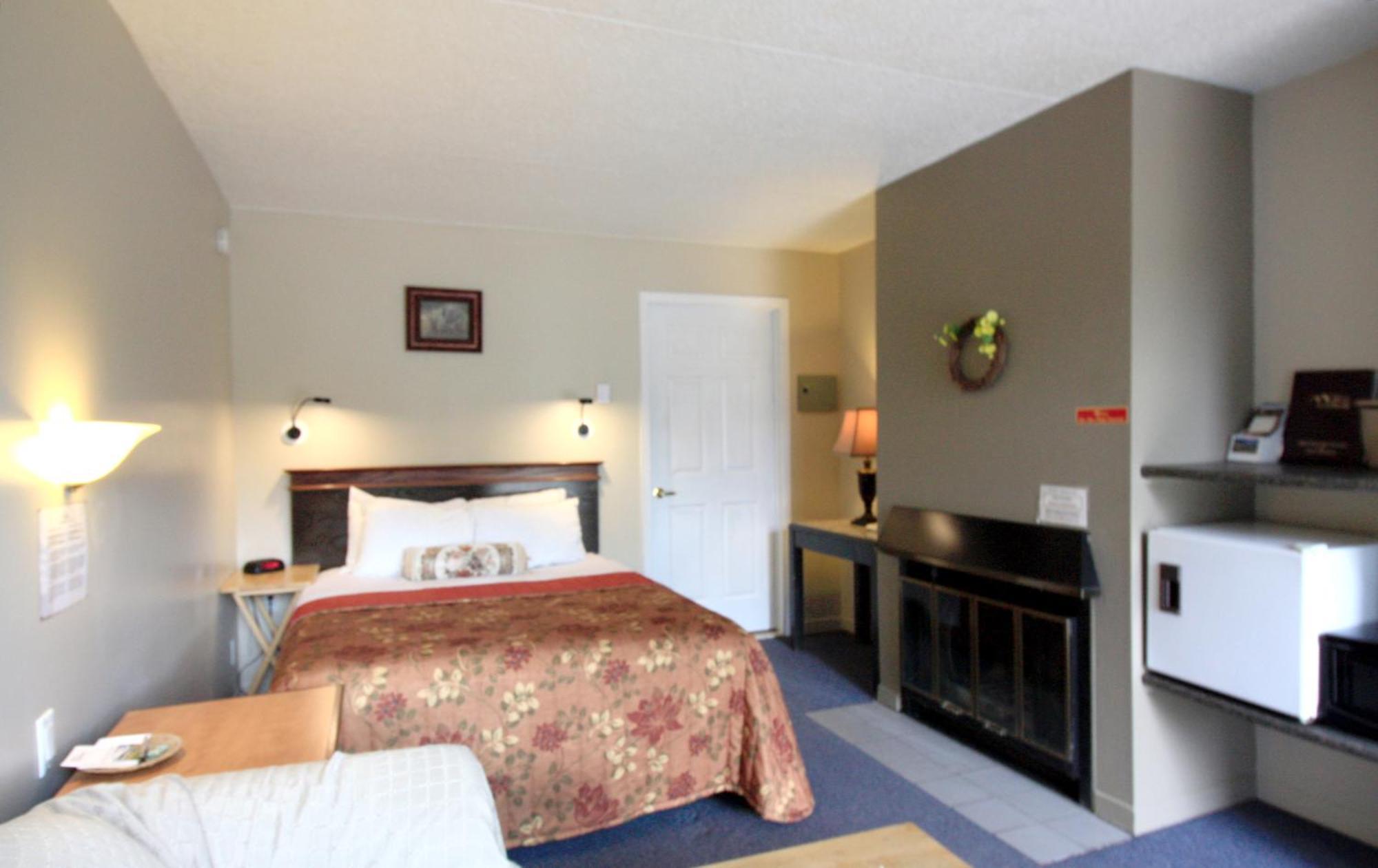 Motel Le Jolibourg Saint-Sauveur Екстер'єр фото