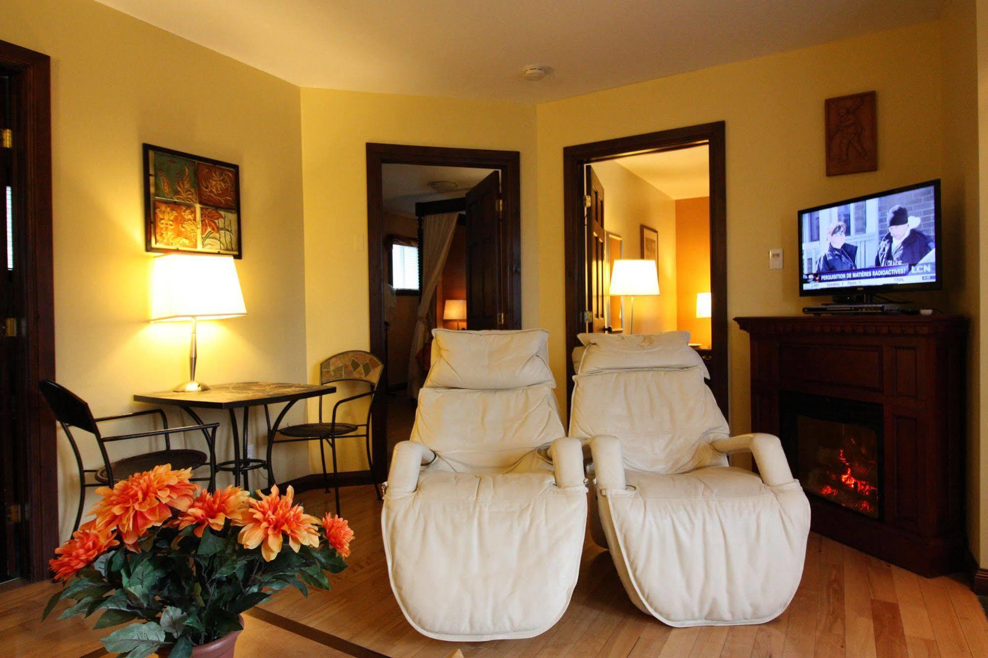 Motel Le Jolibourg Saint-Sauveur Екстер'єр фото