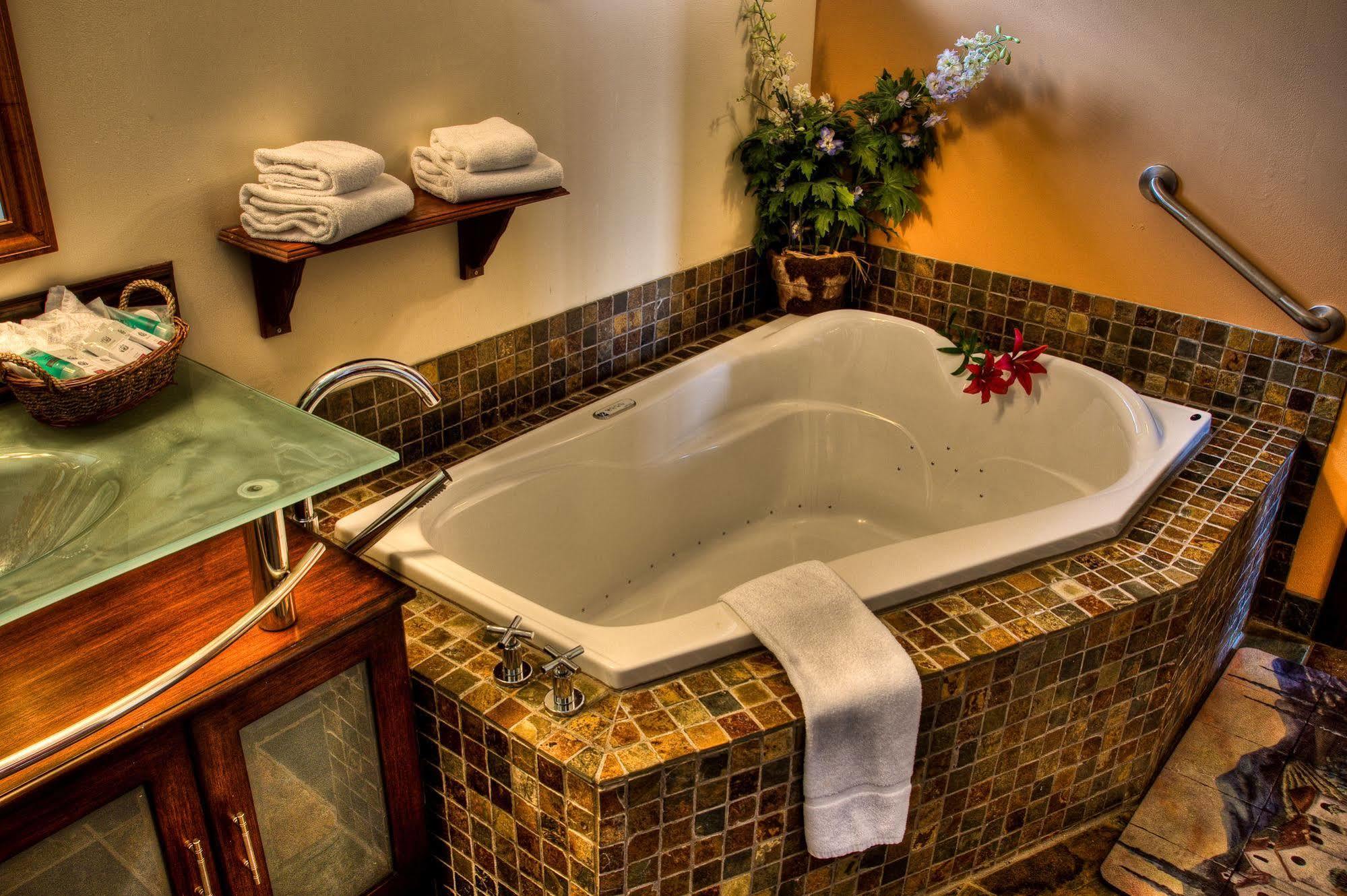 Motel Le Jolibourg Saint-Sauveur Екстер'єр фото